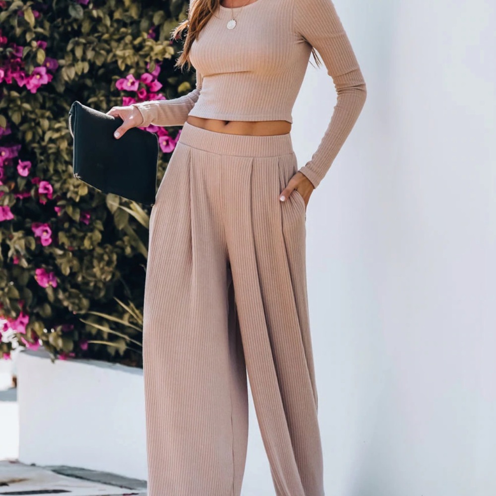 Vici hermosa ribbed mocha wide leg pants and crop top